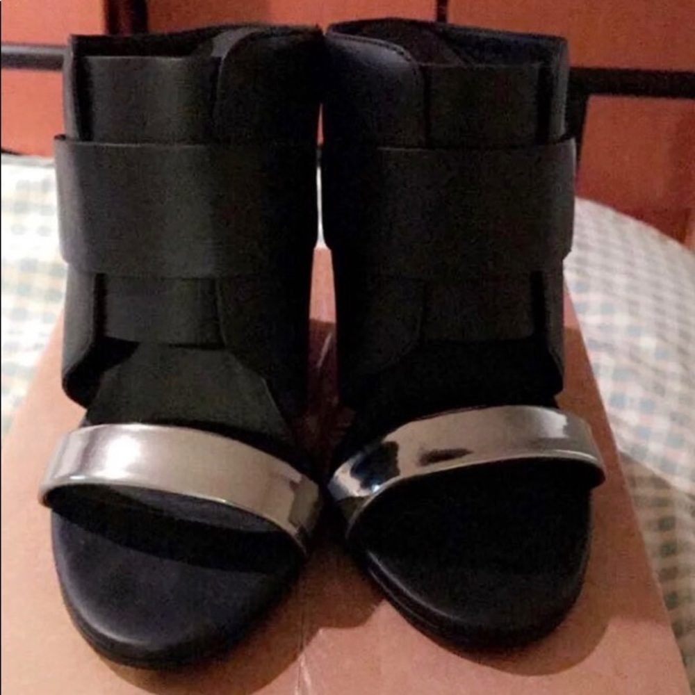 VINCE Peeptoe wedge
